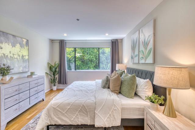 320 Palo Alto Avenue, Palo Alto CA: https://media.crmls.org/mediaz/fb2795a9-5b0c-4f89-a7c9-e17cb9a065c9.jpg