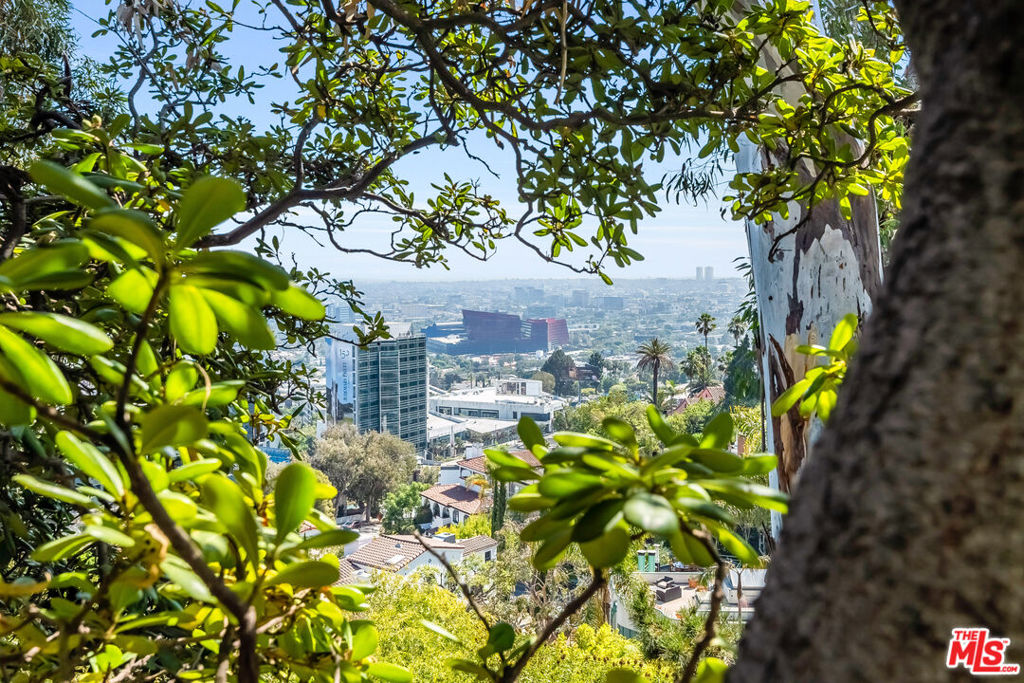 https://media.crmls.org/mediaz/fb27c19d-c811-4f2f-b723-5daf383fb1ab.jpg?preset=X-Large