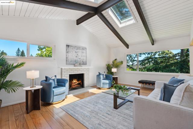 1023 Overlook Rd, Berkeley CA: https://media.crmls.org/mediaz/fb2818f1-ac81-403c-beb7-a55e9bf9522d.jpg