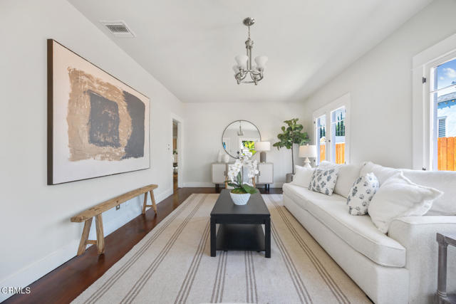 975 N Mentor Avenue, Pasadena CA: https://media.crmls.org/mediaz/fb284556-ba0a-425a-8a6c-7570f4901ead.jpg