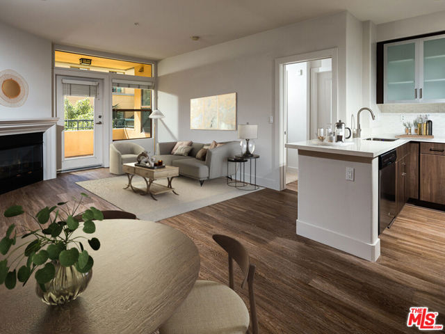 1041 E Glendon Avenue, Los Angeles CA: https://media.crmls.org/mediaz/fb286fa4-4b6f-49ed-86bb-047e867423a6.jpg