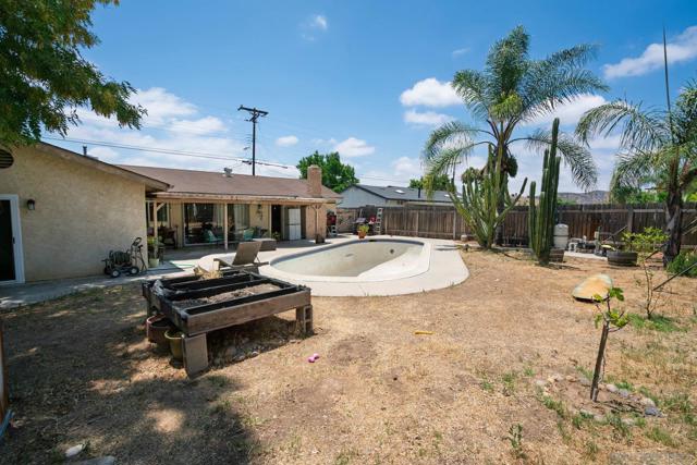 9530 Galston Drive, Santee CA: https://media.crmls.org/mediaz/fb28f361-9595-4db3-a966-8e82ab8ef812.jpg