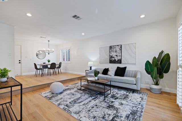 4501 Alice Way, Union City CA: https://media.crmls.org/mediaz/fb29036b-ed02-48bf-b857-737445c32b53.jpg