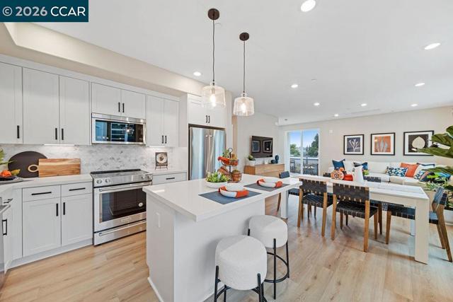 27264 Cosmo Ct, Hayward CA: https://media.crmls.org/mediaz/fb2968b9-7319-41fb-ba1f-b1ed99c4b051.jpg