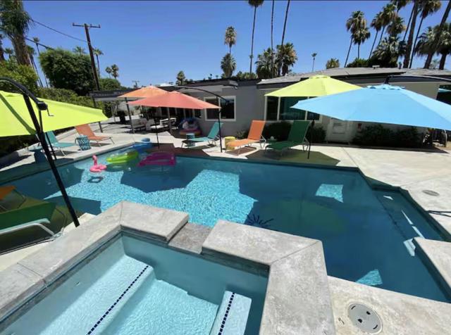 1375 S Calle Rolph, Palm Springs CA: https://media.crmls.org/mediaz/fb2988ea-0d06-4930-a670-bd7e62d9c95b.jpg