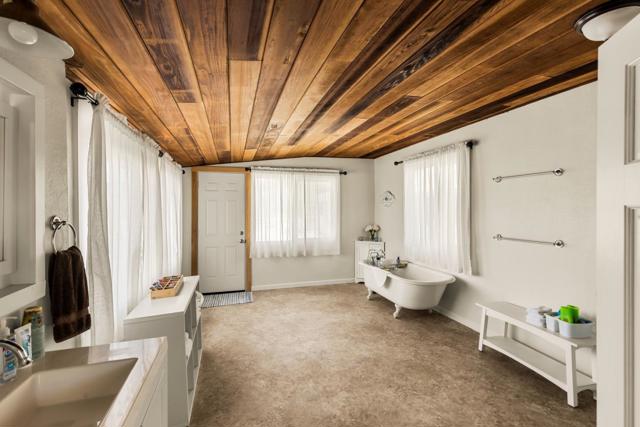 54800 Lonoak Road, King City CA: https://media.crmls.org/mediaz/fb29c00b-ffbe-461f-ac8e-4d7f4172d4ad.jpg