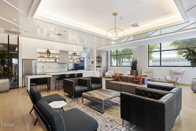 400 S Broadway, Los Angeles CA: https://media.crmls.org/mediaz/fb29dee5-d249-4ca8-bf6a-130900c1db20.jpg