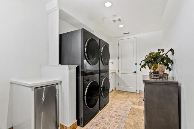Image 42 of 79 For 1405 Lakeview Court