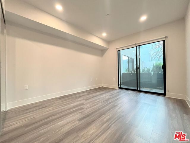 5030 Rosewood Avenue, Los Angeles CA: https://media.crmls.org/mediaz/fb2a1b90-d984-4320-b920-b716bcc37b80.jpg