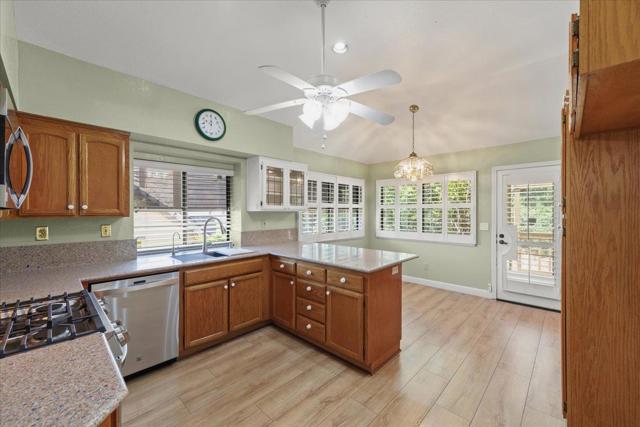 7886 Moorfoot Court, San Jose CA: https://media.crmls.org/mediaz/fb2a313a-56a8-422f-aff6-59cb9de6390a.jpg
