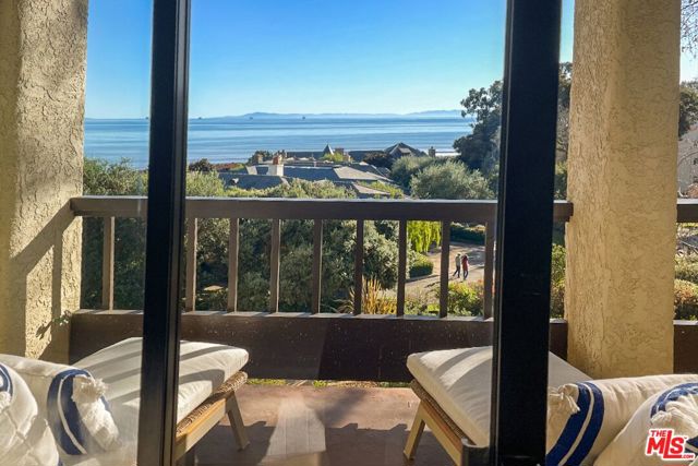 86 Seaview Drive, Santa Barbara CA: https://media.crmls.org/mediaz/fb2a6e5c-0b27-40b0-b622-97bd618088ff.jpg