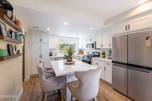 5625 Slicers Circle, Agoura Hills CA: https://media.crmls.org/mediaz/fb2b11a0-224e-4138-94b8-00731b16f464.jpg