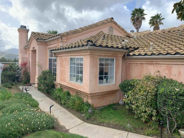 11762 Monte View Ct, El Cajon CA: https://media.crmls.org/mediaz/fb2c12a4-10b0-4b4d-942f-f2d22555c99f.jpg