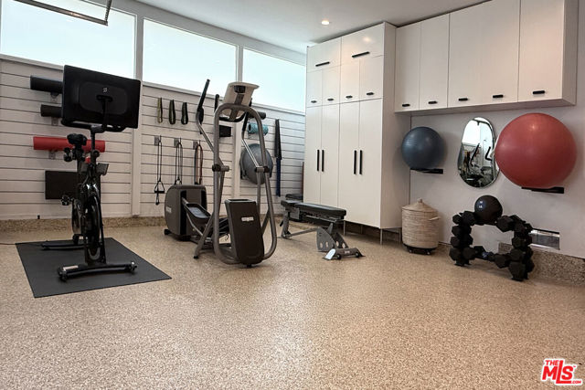 11575 Dona Dorotea Drive, Studio City CA: https://media.crmls.org/mediaz/fb2c2e33-1339-4c08-8075-d8863b15a2d1.jpg