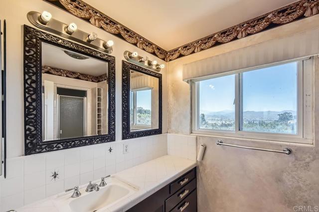Detail Gallery Image 13 of 40 For 751 Hacienda Drive, El Cajon,  CA 92020 - 4 Beds | 3 Baths