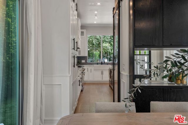 18057 Valley Vista Boulevard, Encino CA: https://media.crmls.org/mediaz/fb2cd67b-570d-4f39-af20-01fcccb44379.jpg