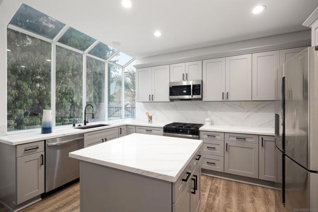 2318 Via Villegas, Carlsbad CA: https://media.crmls.org/mediaz/fb2d9869-fa85-486e-bbf6-c7ccc5e85e76.jpg