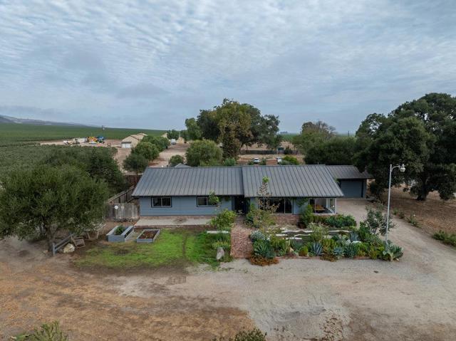 43002 Arroyo Seco Road, Soledad CA: https://media.crmls.org/mediaz/fb2e211b-b75b-4d43-9c30-5342bb9009be.jpg