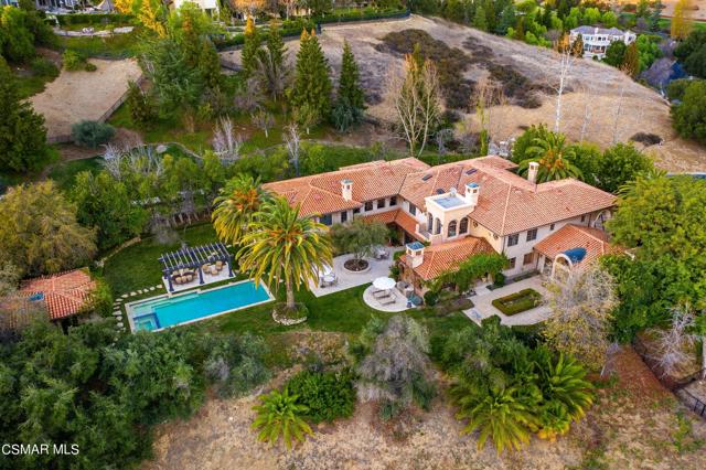 1101 Oak Mirage Place, Westlake Village CA: https://media.crmls.org/mediaz/fb2e6322-7e63-4d72-8489-d75b6fdef42c.jpg