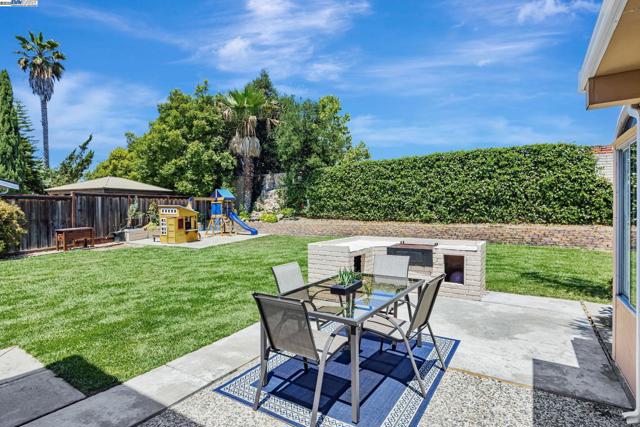 4243 Nerissa Cir, Fremont CA: https://media.crmls.org/mediaz/fb2ebc45-d6fb-423c-ac7c-8099508dc8e9.jpg