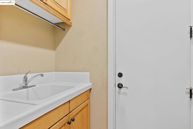 1101 Lafite Ct, Brentwood CA: https://media.crmls.org/mediaz/fb2f3dbf-d28e-4051-9274-40ff278ce6d8.jpg