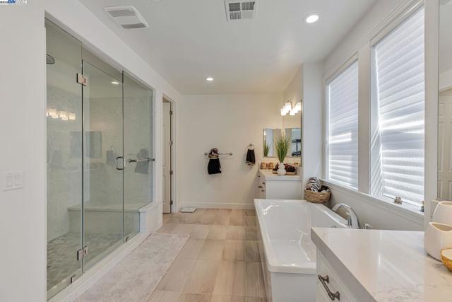 258 Goldfield Pl, San Ramon CA: https://media.crmls.org/mediaz/fb2f5f39-6adb-4c05-8a57-1dca415ac3db.jpg
