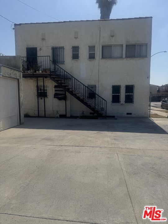 6125 West Boulevard, Los Angeles CA: https://media.crmls.org/mediaz/fb2f8292-8c55-4624-919f-f2ee8b90e539.jpg