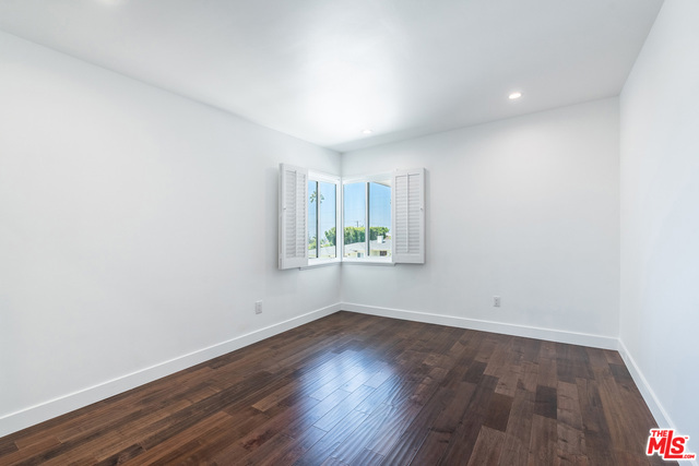 5412 S HOLT Avenue, Los Angeles CA: https://media.crmls.org/mediaz/fb2fa408-ccdb-4095-b95a-fcda65e75ce7.jpg
