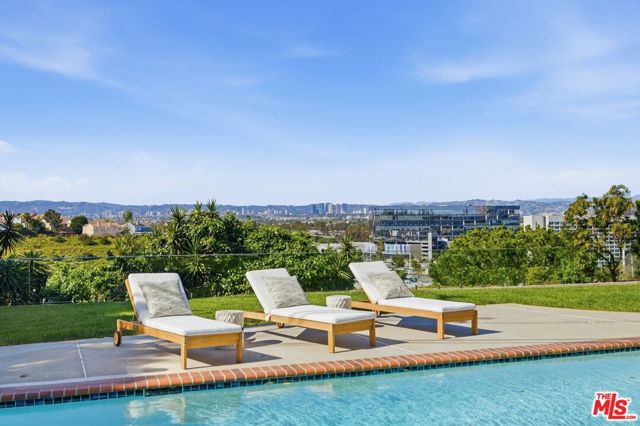 6321 Riggs Place, Los Angeles CA: https://media.crmls.org/mediaz/fb2fbb30-b6ca-4e6a-872c-416f26fc79b6.jpg