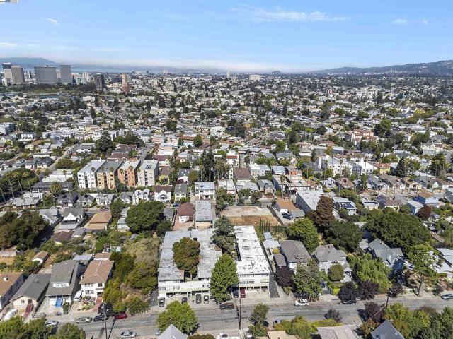 2515 10th Ave, Oakland CA: https://media.crmls.org/mediaz/fb302fcc-af6c-43c7-9a46-b8d8160c858f.jpg