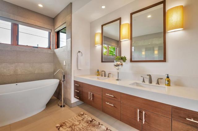 616 Bayview Drive, Aptos CA: https://media.crmls.org/mediaz/fb3094e4-37af-48cf-8200-bff2ce286325.jpg