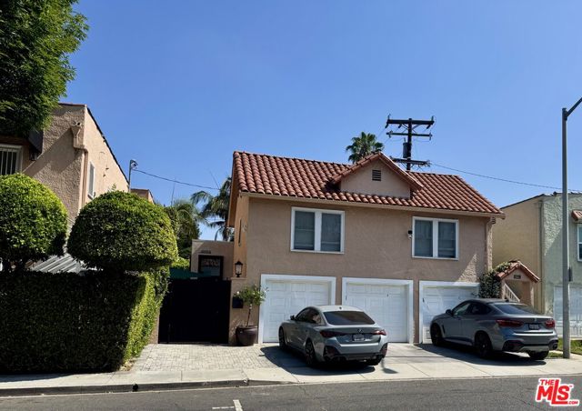 902 N Harper Avenue, West Hollywood CA: https://media.crmls.org/mediaz/fb30f589-e498-4778-85b9-55ad9f97d6c7.jpg