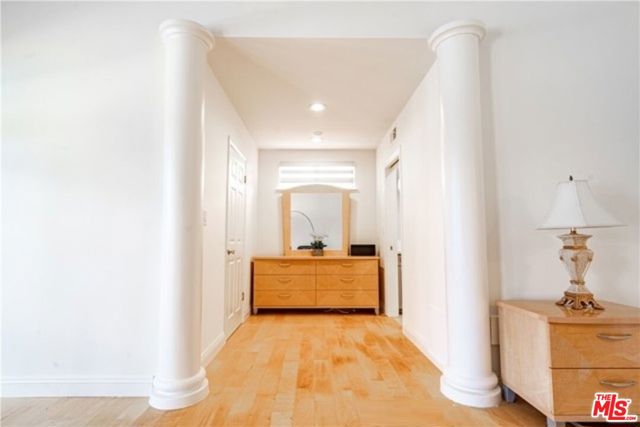 5714 El Canon Avenue, Woodland Hills CA: https://media.crmls.org/mediaz/fb321c15-9cea-4809-bd5c-50db406b89ac.jpg