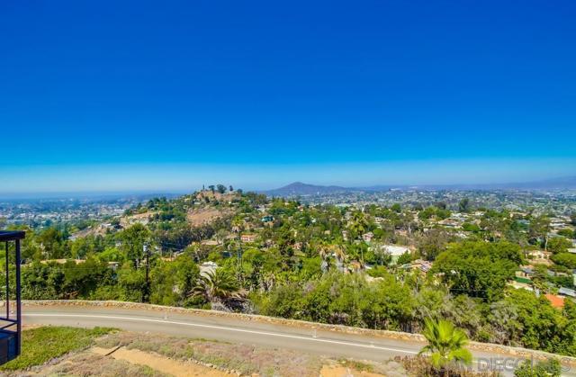 4742 Mount Helix Drive, La Mesa CA: https://media.crmls.org/mediaz/fb3249f8-ef42-49b5-a233-37c3b1becd1a.jpg