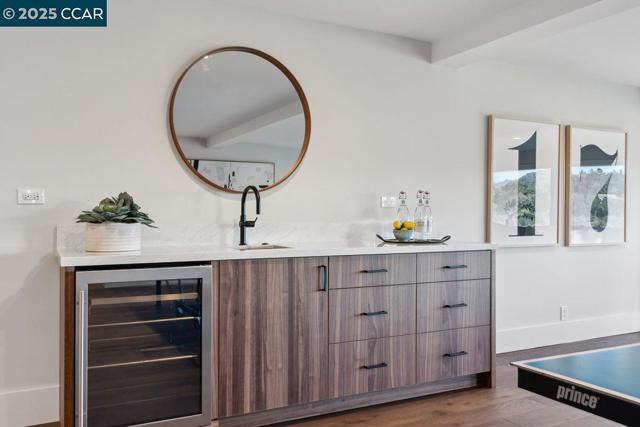 625 Sky Hy Cir, Lafayette CA: https://media.crmls.org/mediaz/fb3289dc-8bb6-449b-8824-6b0679740890.jpg