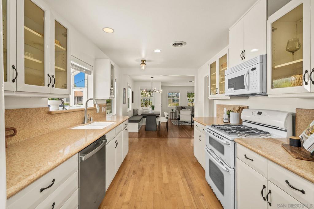 4740 Altadena - photo 14