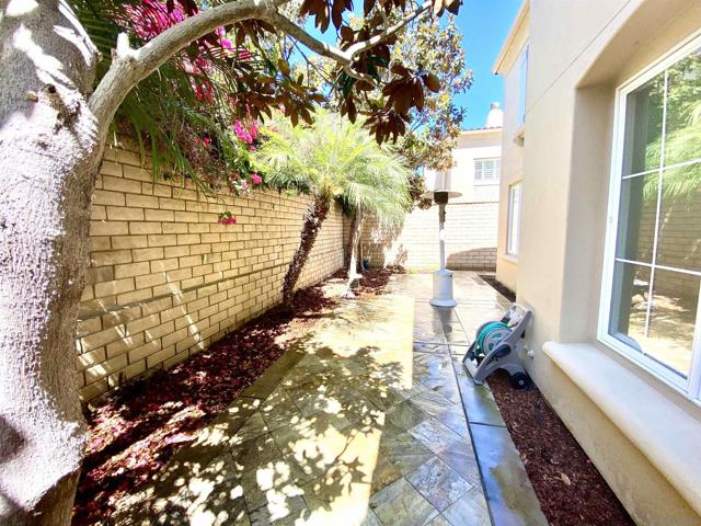 1326 Caminito Arriata, La Jolla CA: https://media.crmls.org/mediaz/fb32d1cd-777a-46c7-932f-e40880da2262.jpg