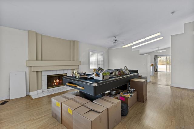 39493 Diego dr, Temecula CA: https://media.crmls.org/mediaz/fb32d2f7-db50-4751-ad83-ea95a31f31a4.jpg