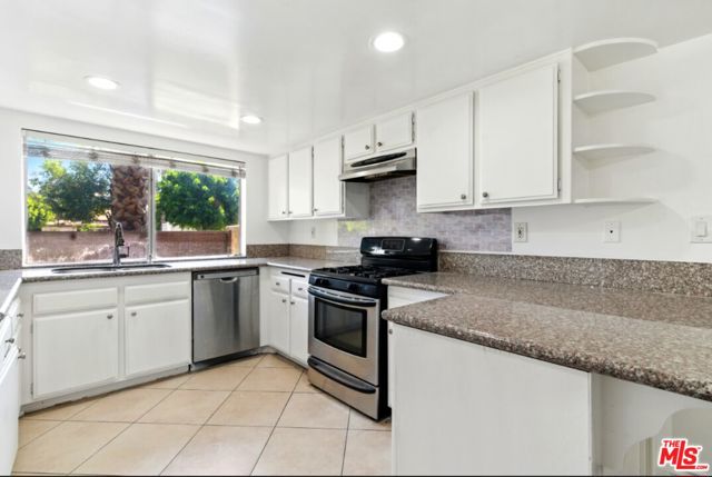 8333 Columbus Avenue, North Hills CA: https://media.crmls.org/mediaz/fb339b24-90c3-46ed-b2db-730d746ba6e8.jpg