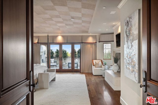 6882 Arizona Avenue, Los Angeles CA: https://media.crmls.org/mediaz/fb33abda-9d88-4db4-a167-e3bcd9c3af06.jpg
