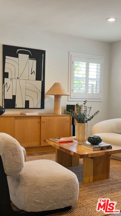 4427 S Wilton Place, Los Angeles CA: https://media.crmls.org/mediaz/fb33c7ac-cb51-47f7-9182-61d30f93032b.jpg