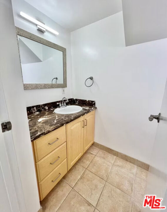 468 S Roxbury Drive, Beverly Hills CA: https://media.crmls.org/mediaz/fb33d6b4-3fd4-4ec1-b250-fd8e49fef5d3.jpg