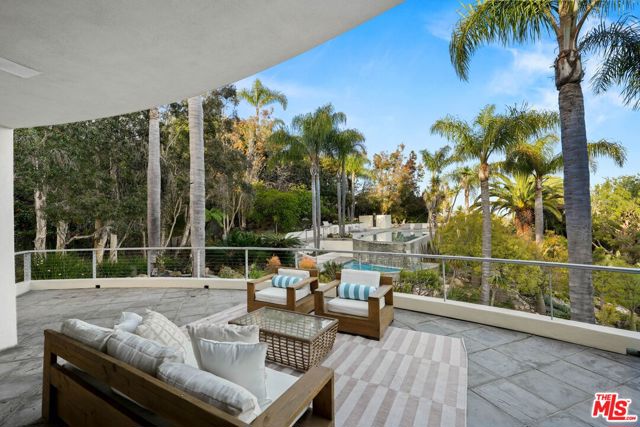 28177 Rey De Copas Lane, Malibu CA: https://media.crmls.org/mediaz/fb33e77a-1290-42fc-b835-0129c020c0e9.jpg
