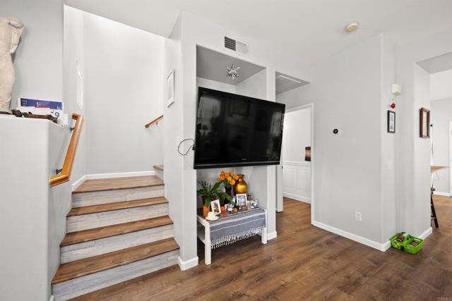 1583 GOLD RUN Road, Chula Vista CA: https://media.crmls.org/mediaz/fb34b53a-c161-47b1-bed4-8f9ea2b78ff6.jpg