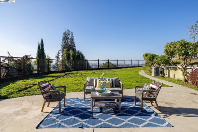 2567 Humboldt, San Leandro CA: https://media.crmls.org/mediaz/fb35739d-6096-4cd1-8620-12b8b7e5dc04.jpg