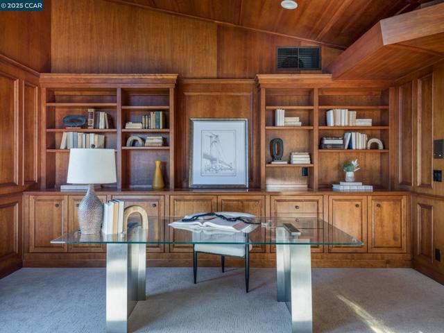 21 Deer Oaks Ct, Pleasanton CA: https://media.crmls.org/mediaz/fb359d02-158b-45d5-b8a7-073fb6843869.jpg