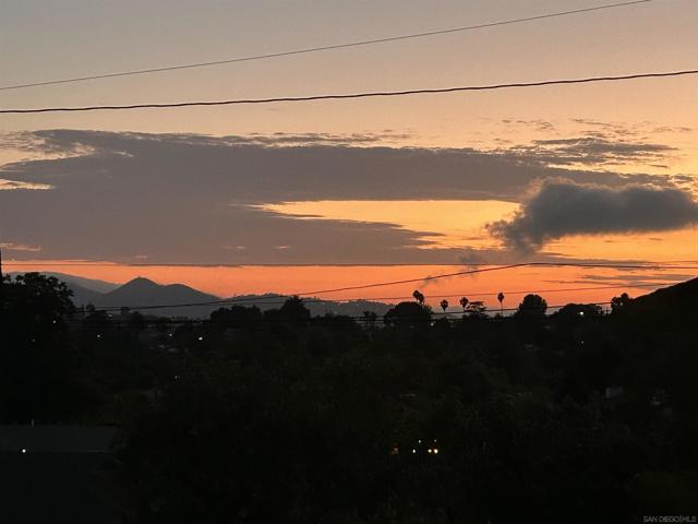 1190 Robertson Dr, Escondido CA: https://media.crmls.org/mediaz/fb360ee7-33b9-4920-a462-54fea50f38cf.jpg