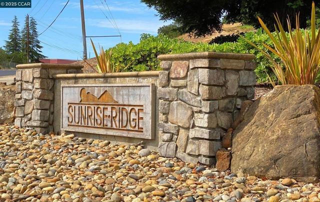 2510 Tea Tree Ct, Martinez CA: https://media.crmls.org/mediaz/fb361bb9-54dd-474b-a800-de6c0057e336.jpg