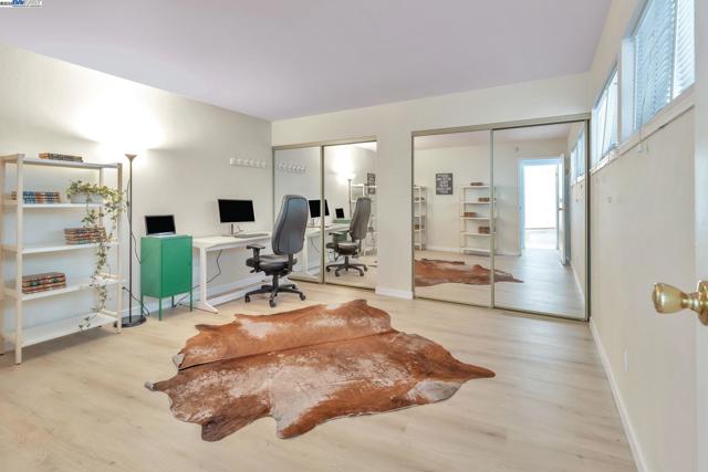 3877 Howe St, Oakland CA: https://media.crmls.org/mediaz/fb362b75-1cbe-443f-a676-16a365cea336.jpg