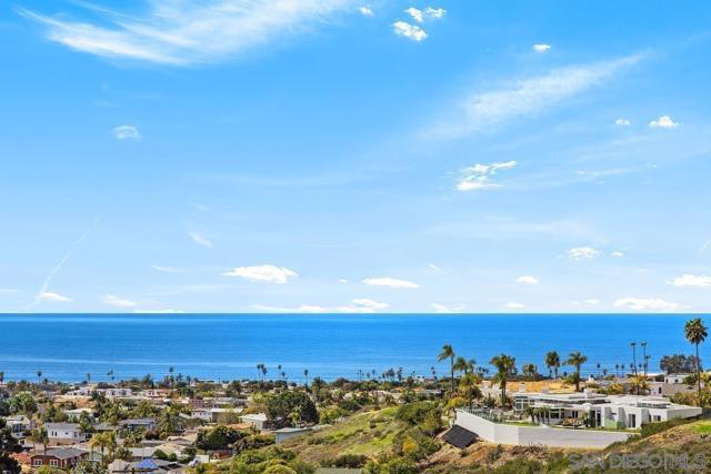 5448 Caminito Bayo, La Jolla CA: https://media.crmls.org/mediaz/fb36994a-a13c-4137-8586-b7989963be95.jpg